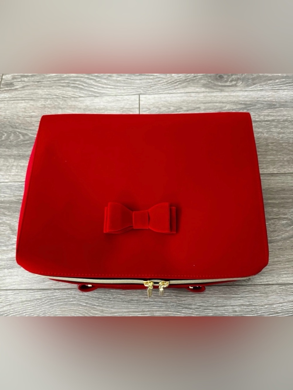 Ester Lauder Holiday Red Velvet Bow Travel Cosmetic Makeup Train Case